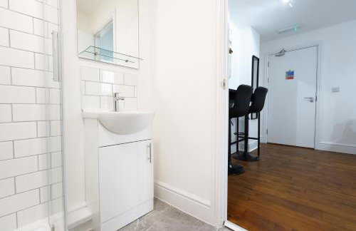 New Lodge Studios with Full Kitchen and Parking - Foto 23