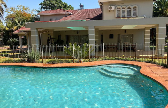 Luxurious 4 bed With Pool in Helensvale - 2255 - Foto 4