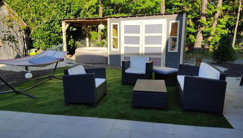 Familly 10 min du circuit 15 min de boulerie jump et 1h30 de Paris Saint Arnoult en voiture ou 55 min en train pensez aux JO - Foto 2