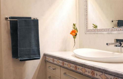 GuestHost - Raffaella splendido bilo x4 - Photo 25