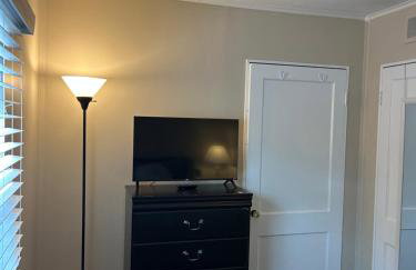 Charming Cottage with fenced yard in convenient location - Foto 13