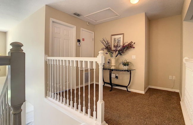 Fantastic 7 Bed 6 Bath in Prestigious Gated Comm - Foto 32