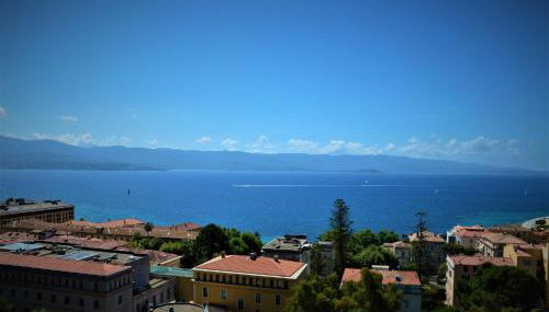 Grand T2 STANDING AJACCIO Proche centre et plages VUE PANORAMIQUE PARKING PRIVE - Foto 2