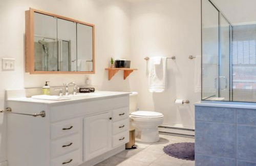 7BR Luxury Living 1st Floor Primary ABODEbucks - Foto 41