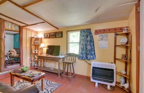 Serene Green Forest Hideaway with Spacious Yard - Foto 6