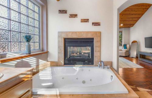 Fully Remodeled Tahoe Retreat with Game Room and Hot Tub - Foto 45