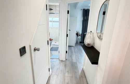 Cozy Escape Garden Flat - Photo 6