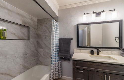 Beautiful home with backyard - Photo 9