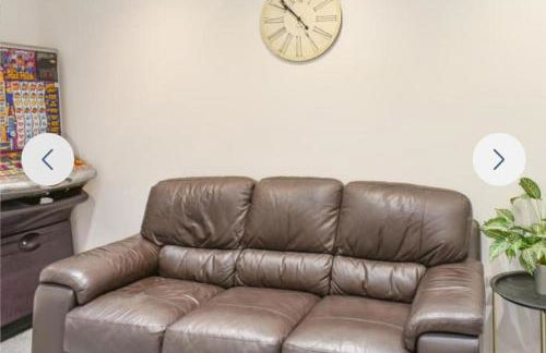 The hawthorns large detached 3 bedroom family home - Photo 15