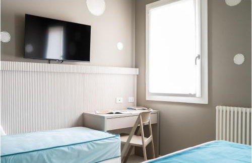 Tiffany Silver - Photo 38