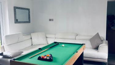 2BR Comfortable Spacious Furnished Property with Parking - Foto 5