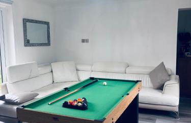 2BR Comfortable Spacious Furnished Property with Parking - Foto 5