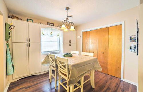 Oak Island Home with Fenced Yard, Walk to Long Beach - Foto 8