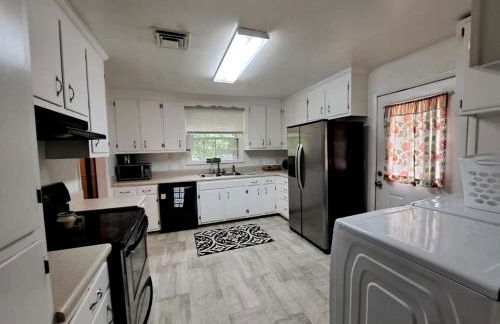 Pet-Friendly 3-Bedroom Ranch with Backyard, Fireplace & Near Nashville - Foto 4