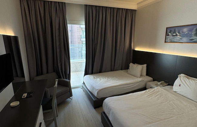 NY Suites Hotel - Photo 7