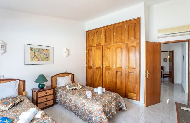 Joana Stunning Villa IS A 10 MIN Walk TO THE BEA - Foto 23