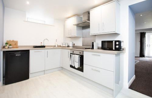 Luxury Private Apartments - Close to Town Centre - Photo 25