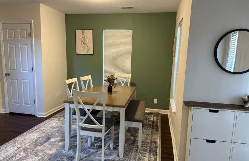 Entire home in RTP near Duke with fenced backyard - Foto 8