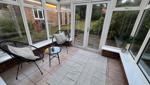 Spacious 3 bed garden & parking - Foto 2