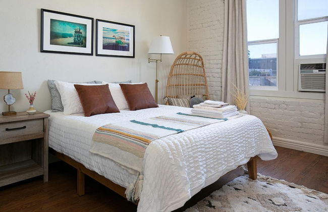 Beautiful Studio Near Hollywood! Sleeps 2! - Photo 5