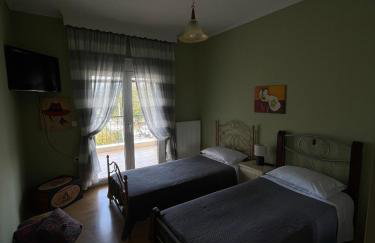 Η Αυλή - Photo 33