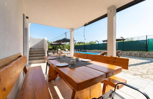 Four-Bedroom Holiday Home In Islam Latinski - Photo 18