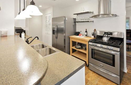 Adorable Southside ATM Cottage with Bikes, Pets OK - Photo 20