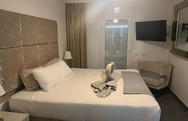 Luxury 4 bedroom villa with jacuzzi - Photo 14