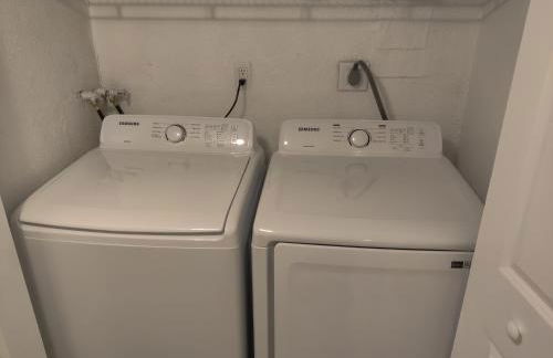 Beautiful 2-Bedroom Condo Near Universal and other Orlando Attractions, King Bed & Wi-Fi - Foto 8