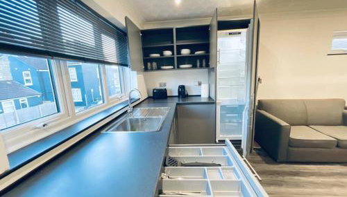 Burmer Central Bliss: Modern 3BR/1BA, Full Kitchen - Foto 3