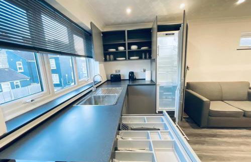 Burmer Central Bliss: Modern 3BR/1BA, Full Kitchen - Foto 3