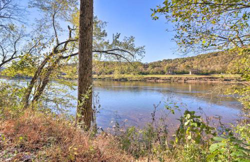 Riverfront Heaven on the White with Covered Patio! - Foto 34