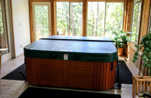 Lakefront Cabin Rental with a Paddle Boat near Wisconsin Dells, Wisconsin - Foto 17