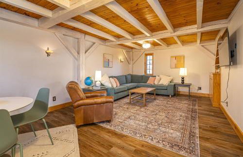 Luxury Lake House w Dock & Game Room - Photo 19