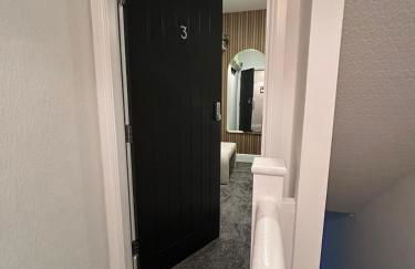 Cannons Loft Central Buxton, Duplex loft 3 bedroom Set over 3 floors stairs no lift sleeps 5 - Photo 17