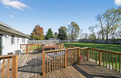 Cozy Retreat with Hot Tub in Peaceful Goshen home - Foto 3