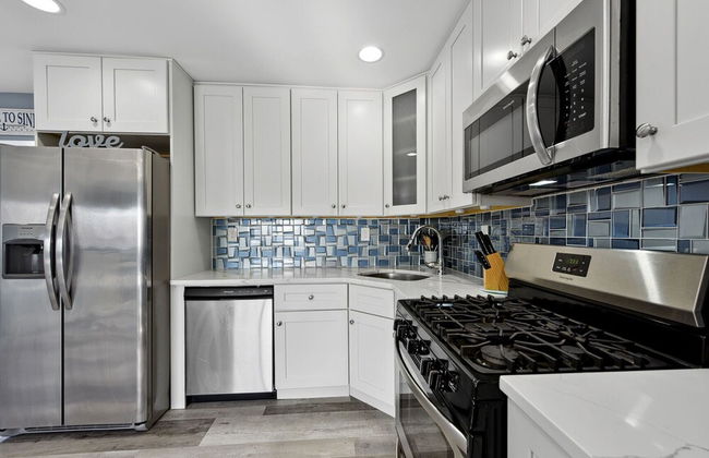 Waterfront Beach House - Photo 10