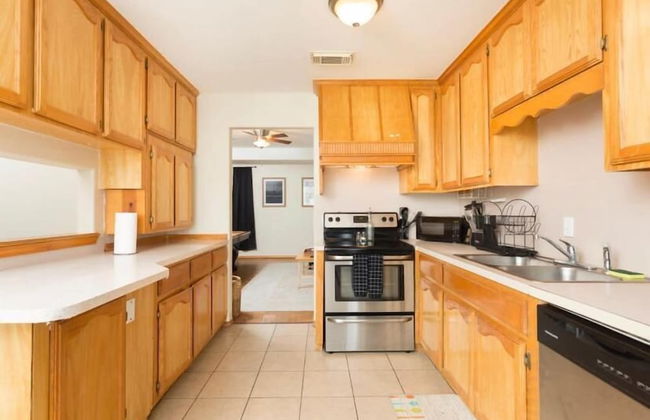 McAllen Majesty 4BR w Pool and Comfort - Foto 22