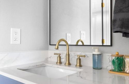 Stylish Renovation, Perfect for Families & Pets, Garage Parking, Sleeps 10 - Foto 37