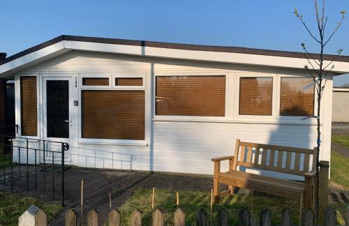 Dartmouth 2 Bed Detached Chalet 144 Norton Park - Foto 3