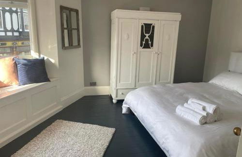 The Clock Tower Apartment - Spacious, Modern, 2 Bedroom Apartment , Southsea with Free parking - sleeps 4 - Photo 24