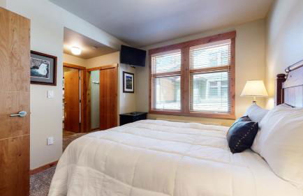 Solstice 11 Amazing Location on Golf Course, Heated Garage, Private Washer Dryer condo - Photo 19