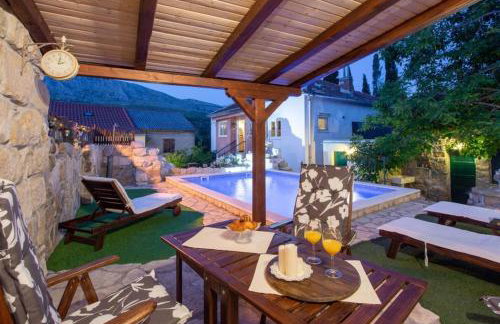 Holiday House near Split with heated pool - Photo 14