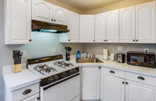 3BR Home with In-Unit Laundry Parking and Sound Bar - Foto 9