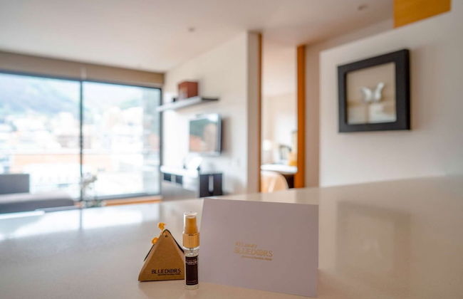 93 Luxury Suites & Residences - Photo 17