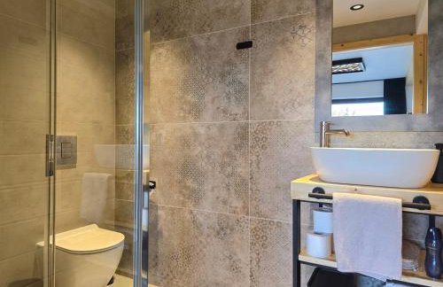 LK Mountain Residence domki i segmenty z prywatnym jacuzzi, sauną i widokami na góry i jezioro - Foto 74
