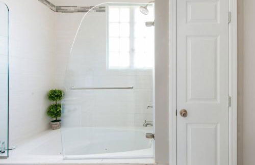 Shotgun Craftman House with Private Patio - Foto 17