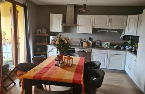 Large 4-room apartment between Switzerland and France - Foto 11