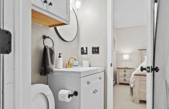 3BR Lake Luzerne Retreat with Game Room & Cozy Fire Pit - Foto 29