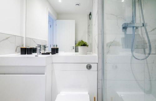 Central Gravesend 1BR, Kitchen, Wi-Fi, Sleeps 2, Parking - Foto 17